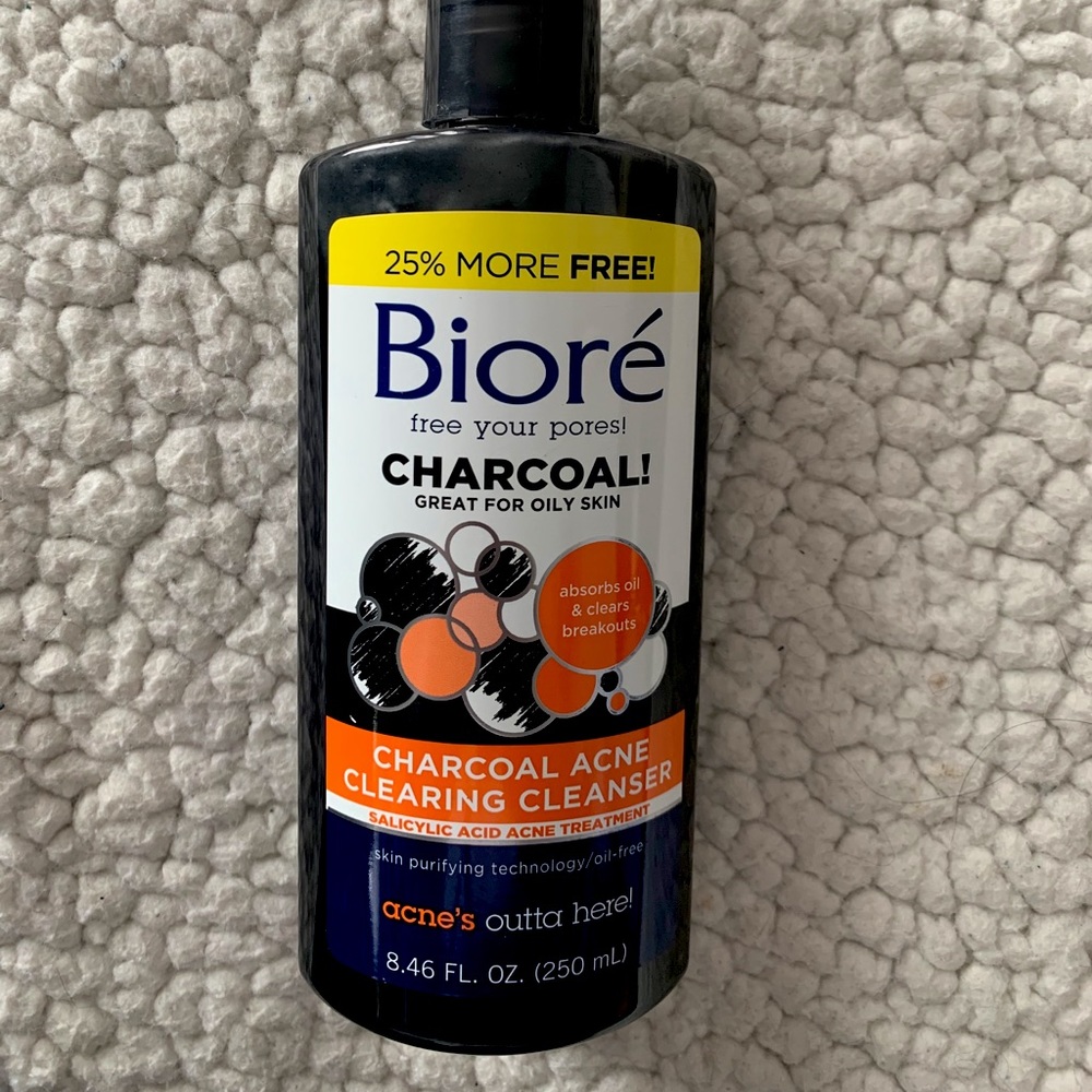 Bioré Charcoal Ance Clearing Cleanser
